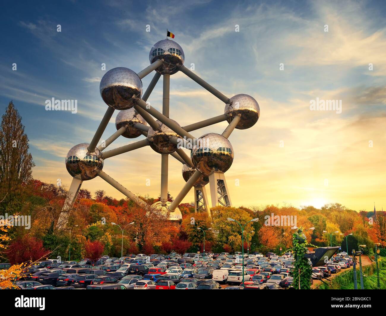 Bruxelles, Belgien - Nov 2019: Atomium-Eisenatom-Modell in Brüssel Belgien Panorama im Herbst oder Herbst Stockfoto