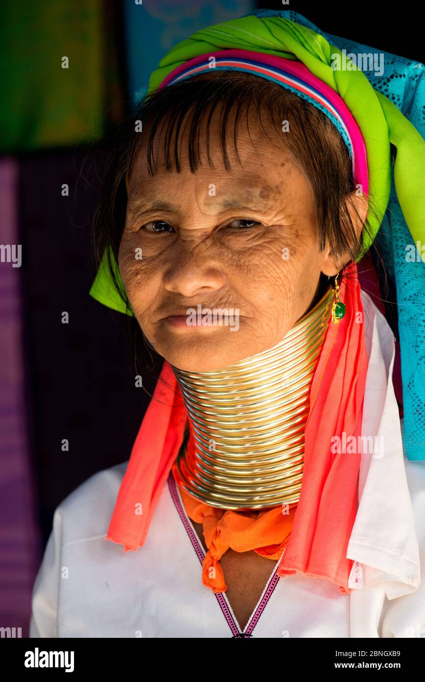 Kayan Frau mit Halsringen, Thailand. November 2015. Stockfoto