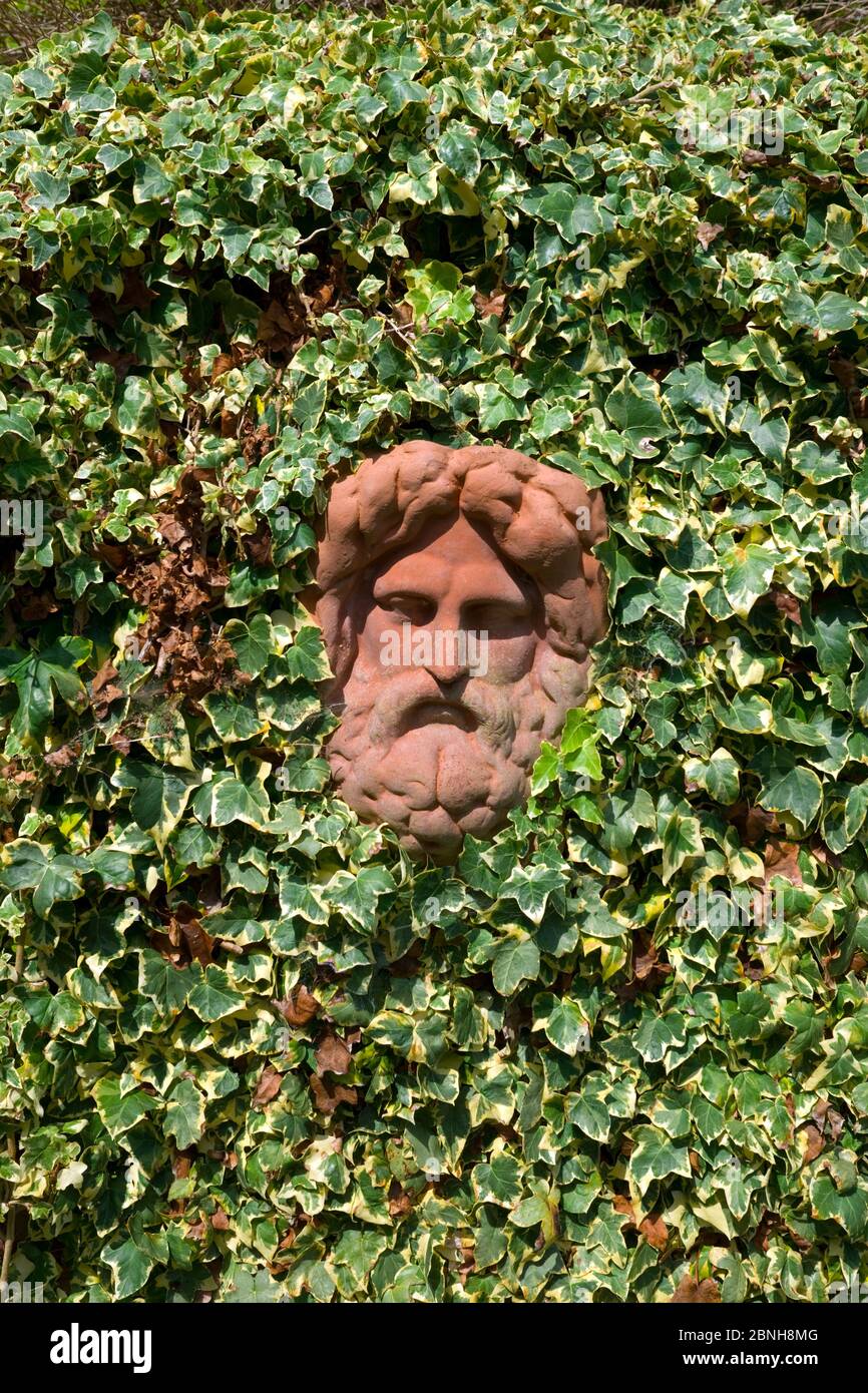 Terrakotta gartenornament Fotos und Bildmaterial in hoher Auflösung