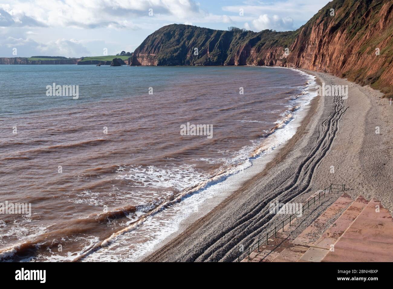 Kieselstrand an der Westseite von Sidmouth, einer beliebten Ruhestandstadt im Südosten von Devon, Großbritannien Stockfoto