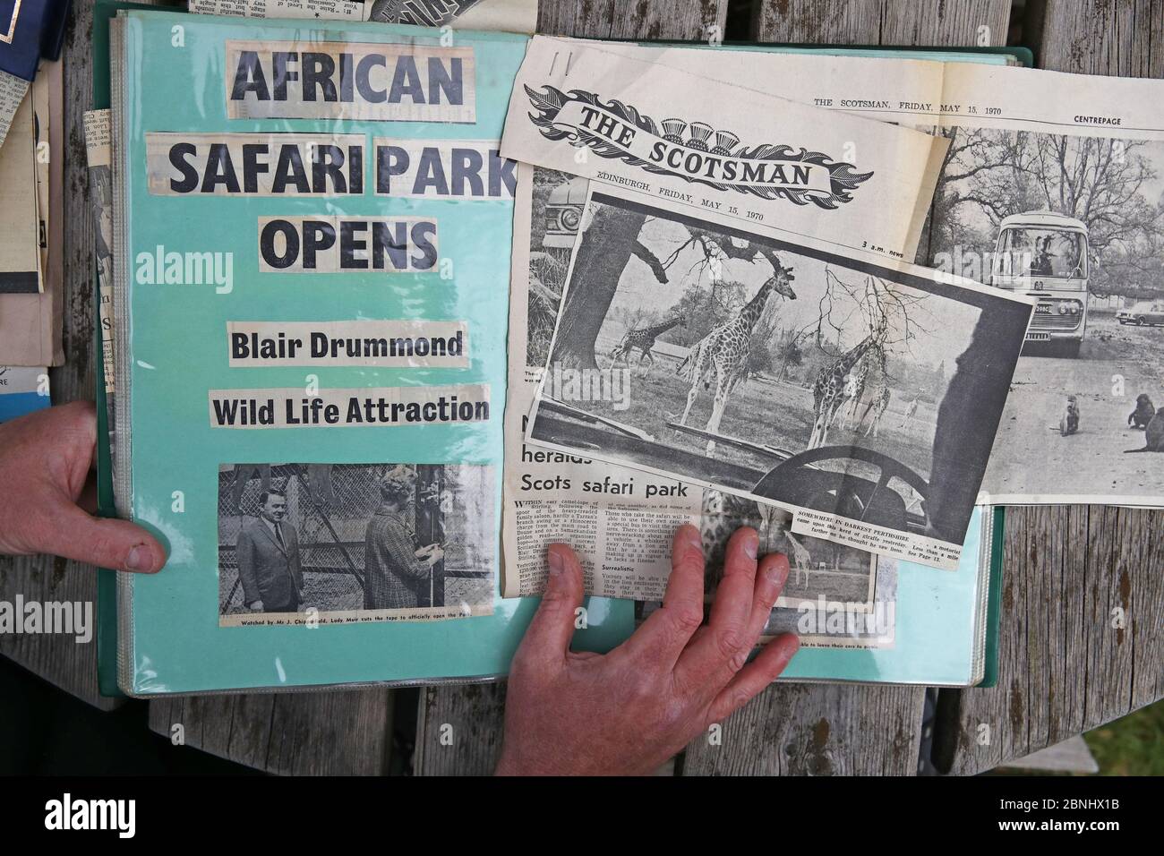 Zeitungsausschnitte aus der Zeit, als der Blair Drummond Safari Park in Stirling zum ersten Mal eröffnet wurde, als der Park sein 50-jähriges Bestehen feiert. Stockfoto
