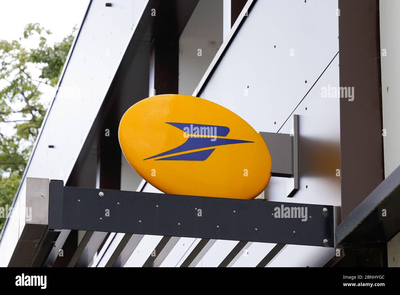 Bordeaux , Aquitaine / Frankreich - 05 12 2020 : La Poste Logo Straße gelb Schild Postamt in Frankreich Stockfoto