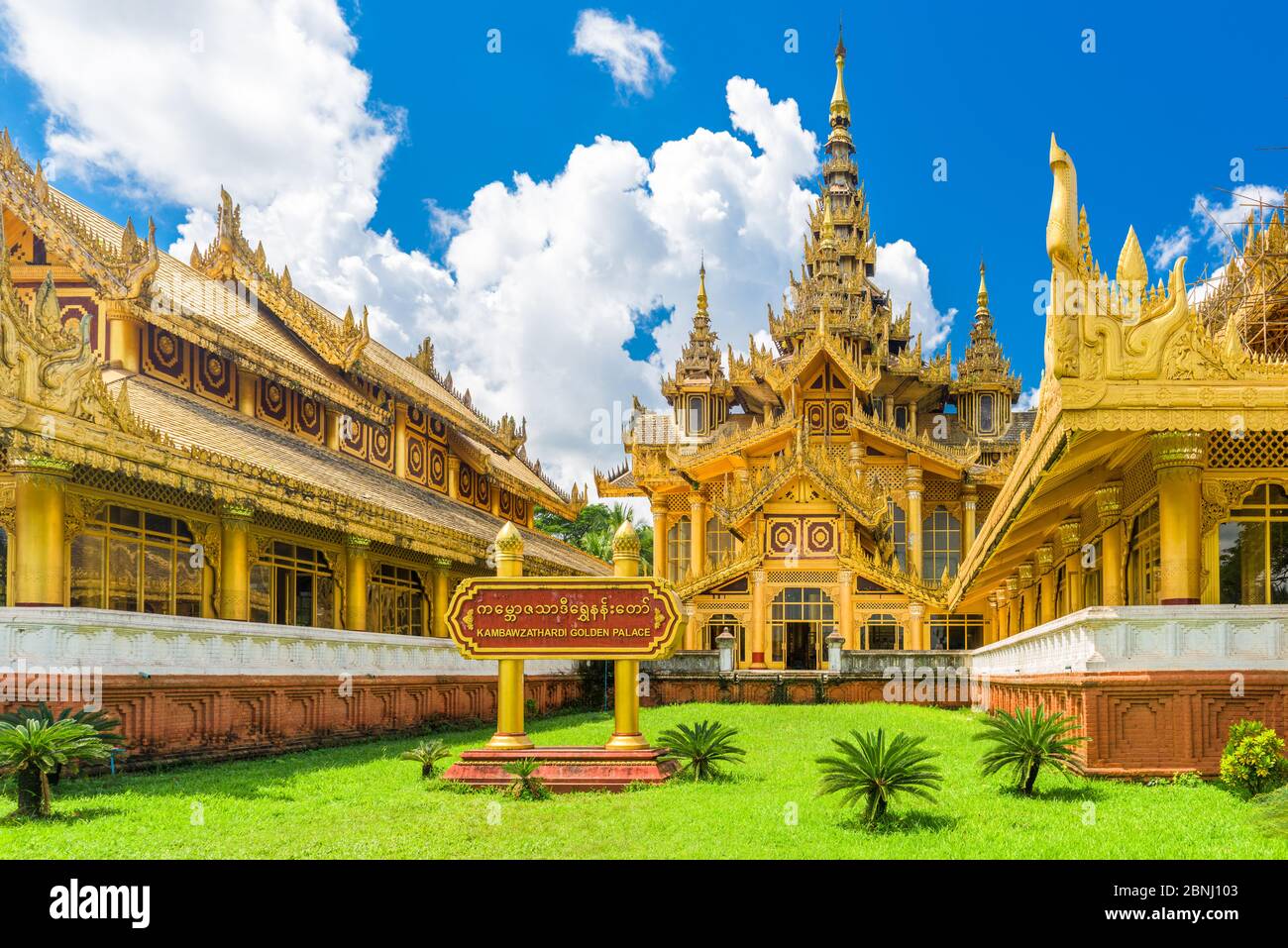 Bago, Myanmar im historischen Kambawzathardi Golden Palace. Stockfoto