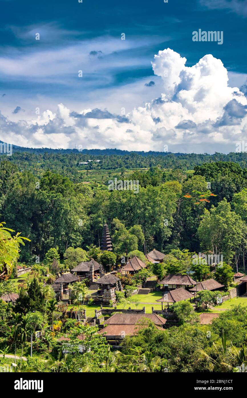 Kleiner Tempelkomplex umgeben vom Dschungel Pura Besikalung Jatiluwih Bali Indonesien Stockfoto Kleiner Tempelkomplex umgeben vom Dschungel Pura Besikalung Jatiluwih Bali Indonesien Stockfoto