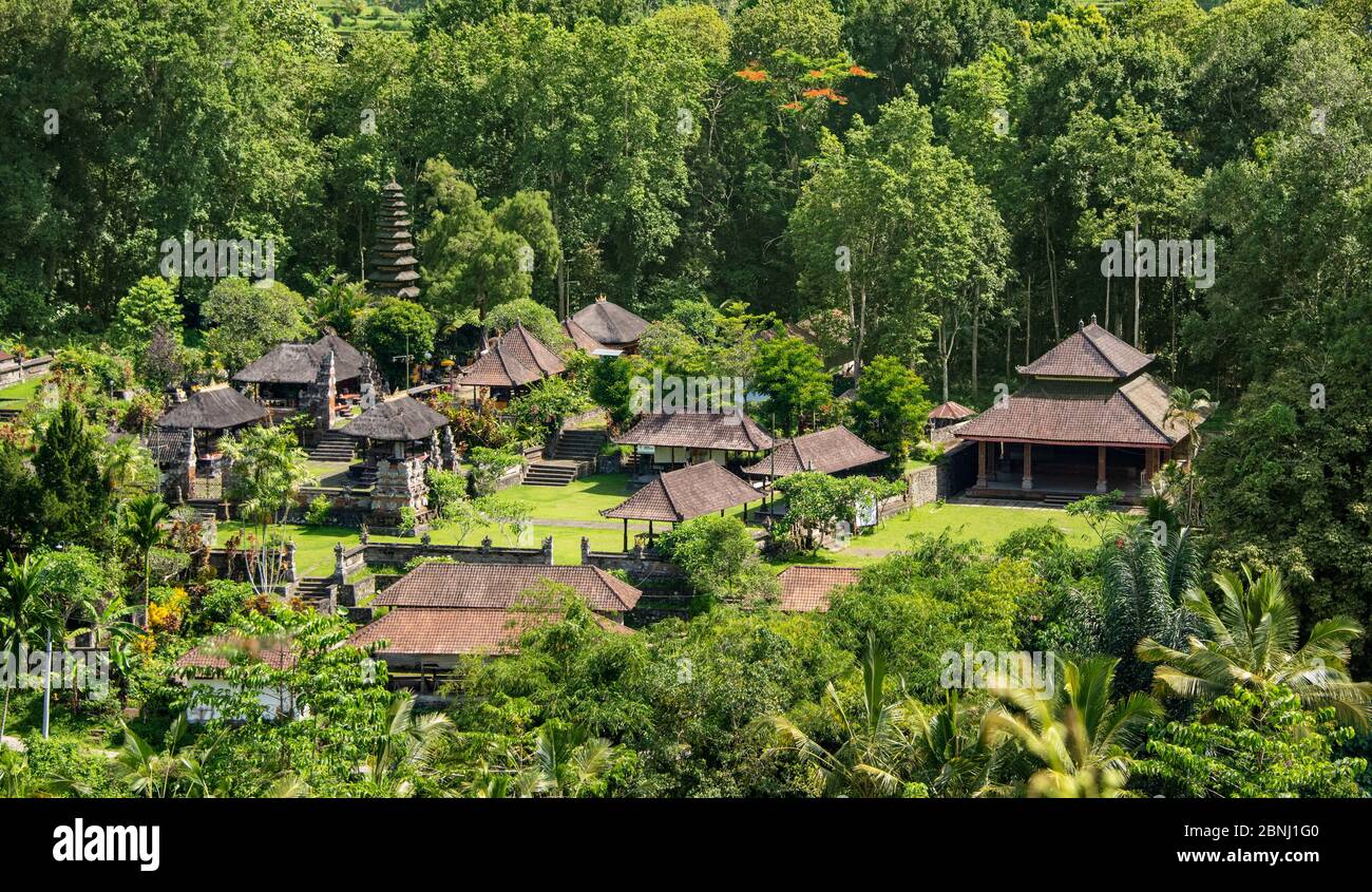Kleiner Tempelkomplex umgeben vom Dschungel Pura Besikalung Jatiluwih Bali Indonesien Stockfoto Kleiner Tempelkomplex umgeben vom Dschungel Pura Besikalung Jatiluwih Bali Indonesien Stockfoto