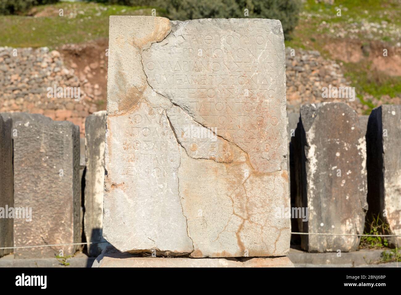 Ruinen des Athena pronaia Tempels in Delphi archäologische Stätte in Griechenland Stockfoto