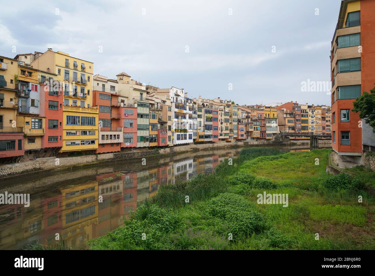 Häuser am Fluss Onyar, Girona, Katalonien, Spanien, Europa Stockfoto