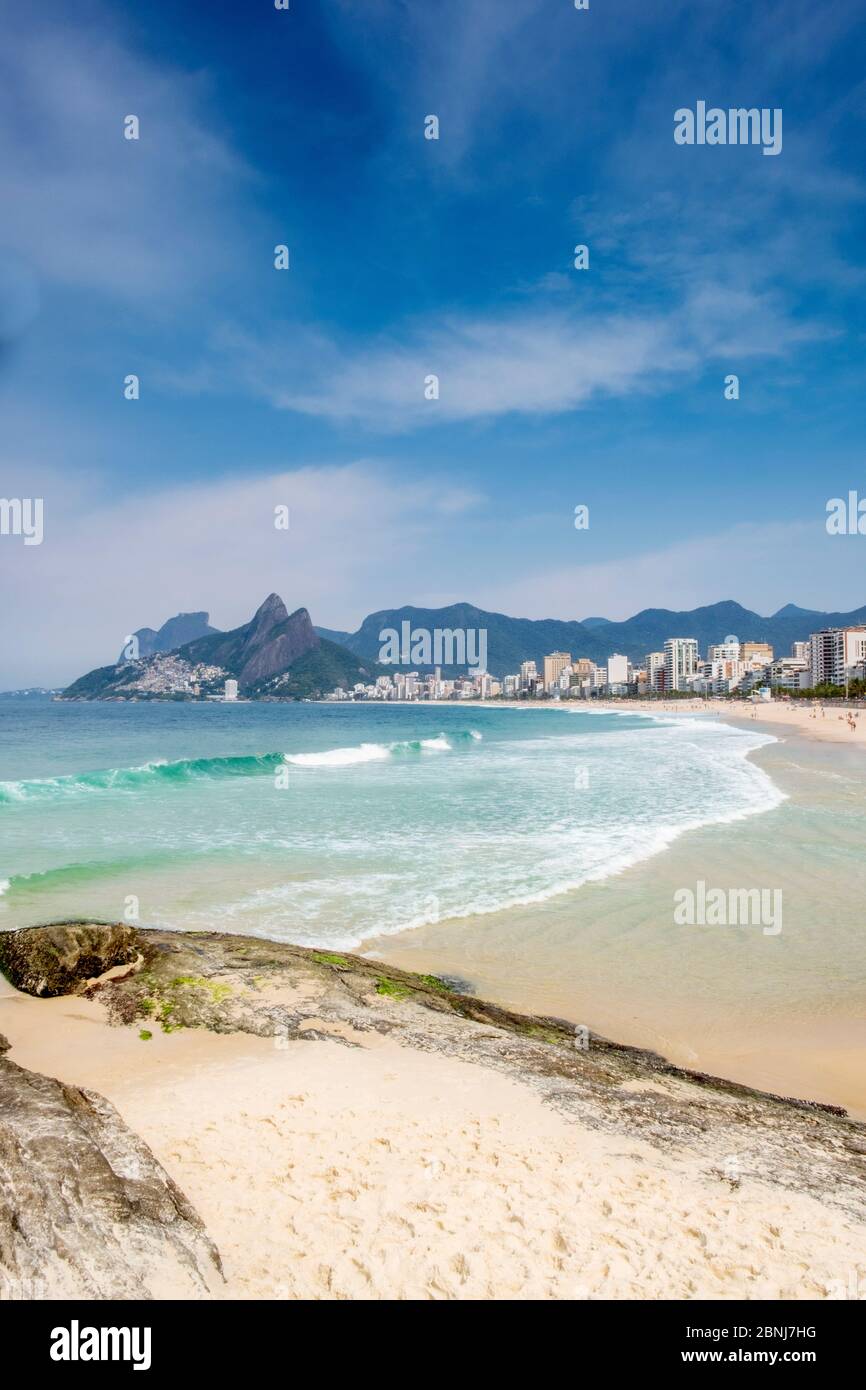 Blick auf den Strand von Ipanema von den Arpoador Felsen, Arpoador, Rio de Janeiro, Brasilien, Südamerika Stockfoto