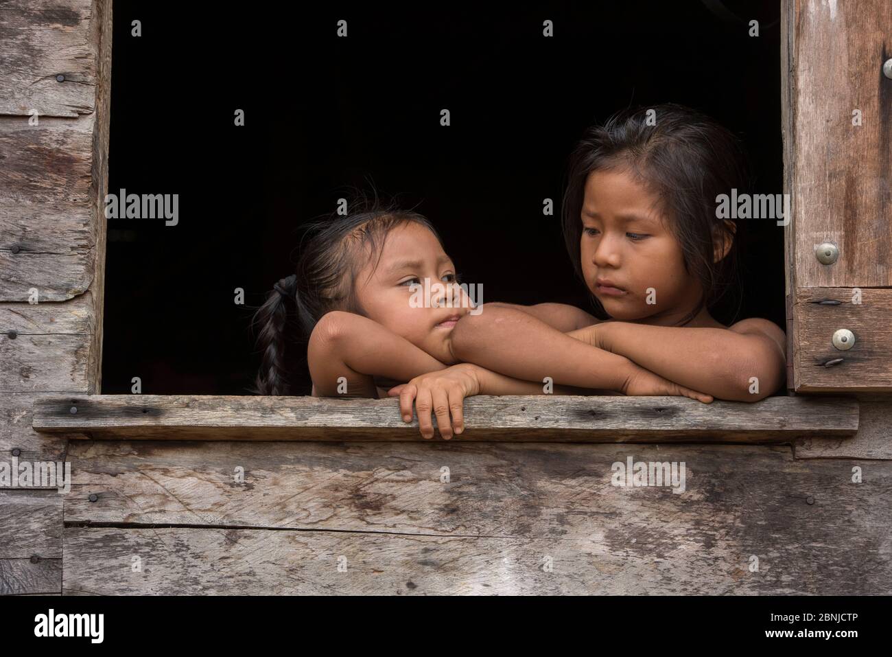 Wai Wai Kinder, Ina Kabi und Unika Flimina, Wai Wai Gebiet, Region 9, Gunns Konashen, Guyana, Südamerika Stockfoto