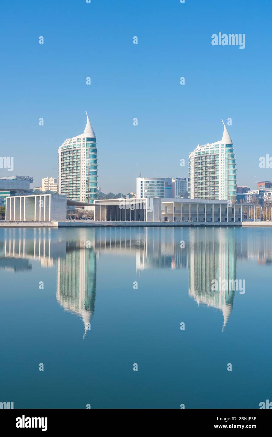 Reflexion des Pavilhao de Portugal, Expo 98, im Parque das Nacoes (Park der Nationen), Lissabon, Portugal, Europa Stockfoto