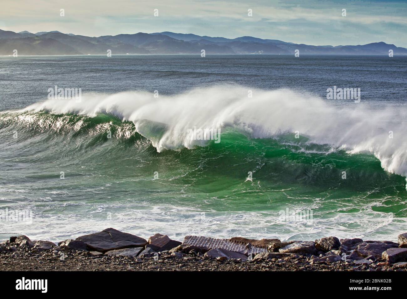 Große Wellen im Baskenland Stockfoto