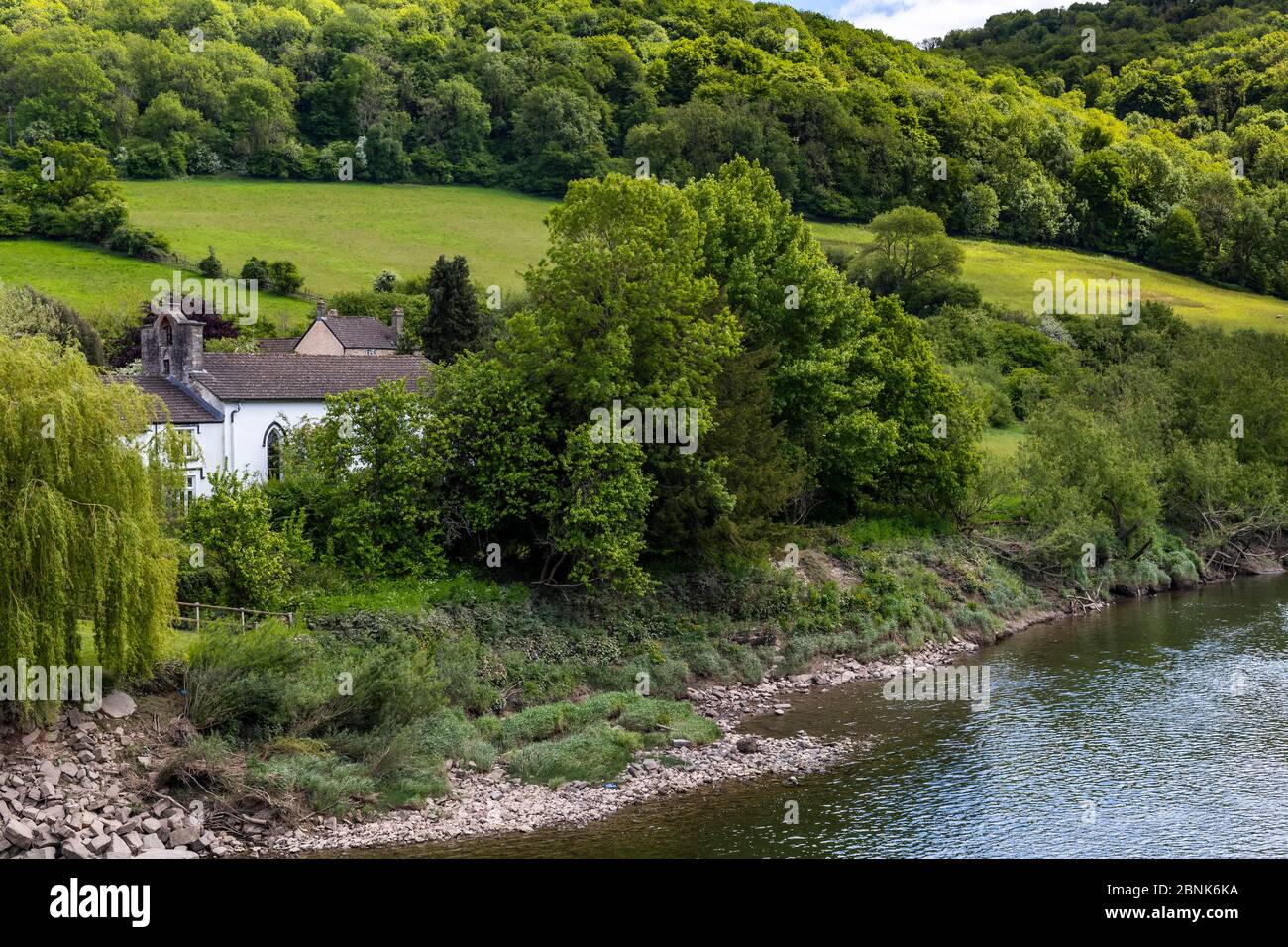 Brockweir, einst ein geschäftiges Flusshafens, liegt auf der englischen Seite des Flusses Wye. Gilpin und die Geburt des Tourismus. Stockfoto