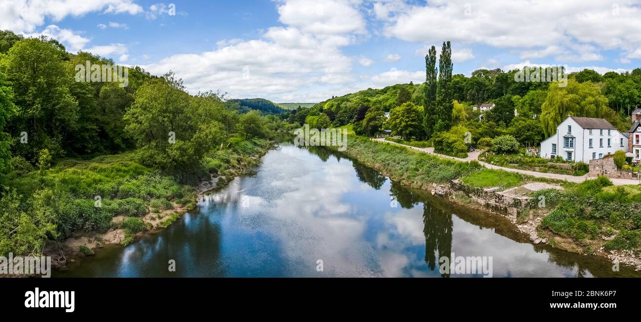 Brockweir, einst ein geschäftiges Flusshafens, liegt auf der englischen Seite des Flusses Wye. Gilpin und die Geburt des Tourismus. Stockfoto