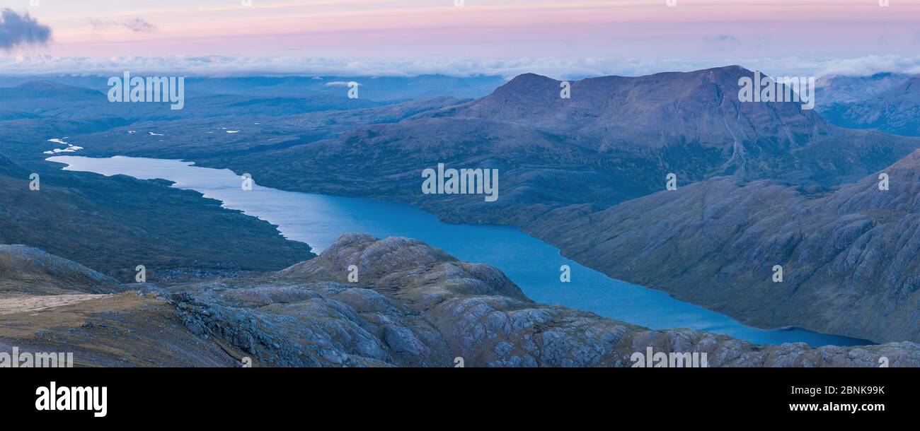 Von einem "Slioch Mhaighdean kurz vor Sonnenaufgang. Fisherfield, Highlands von Schottland, UK, Januar 2016. Stockfoto