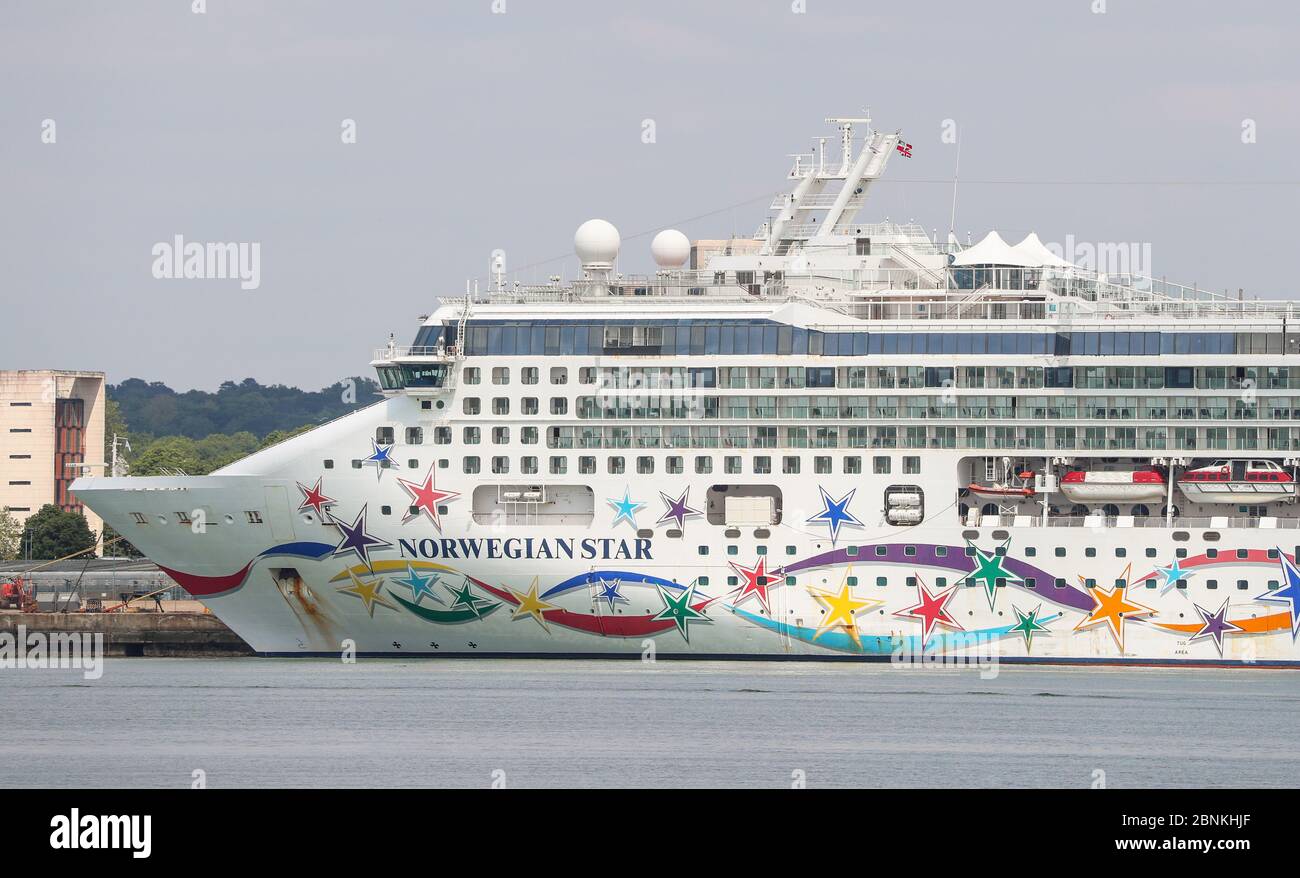 Kreuzfahrtschiff Norwegian Star abgebildet in Southampton Docks Stockfoto