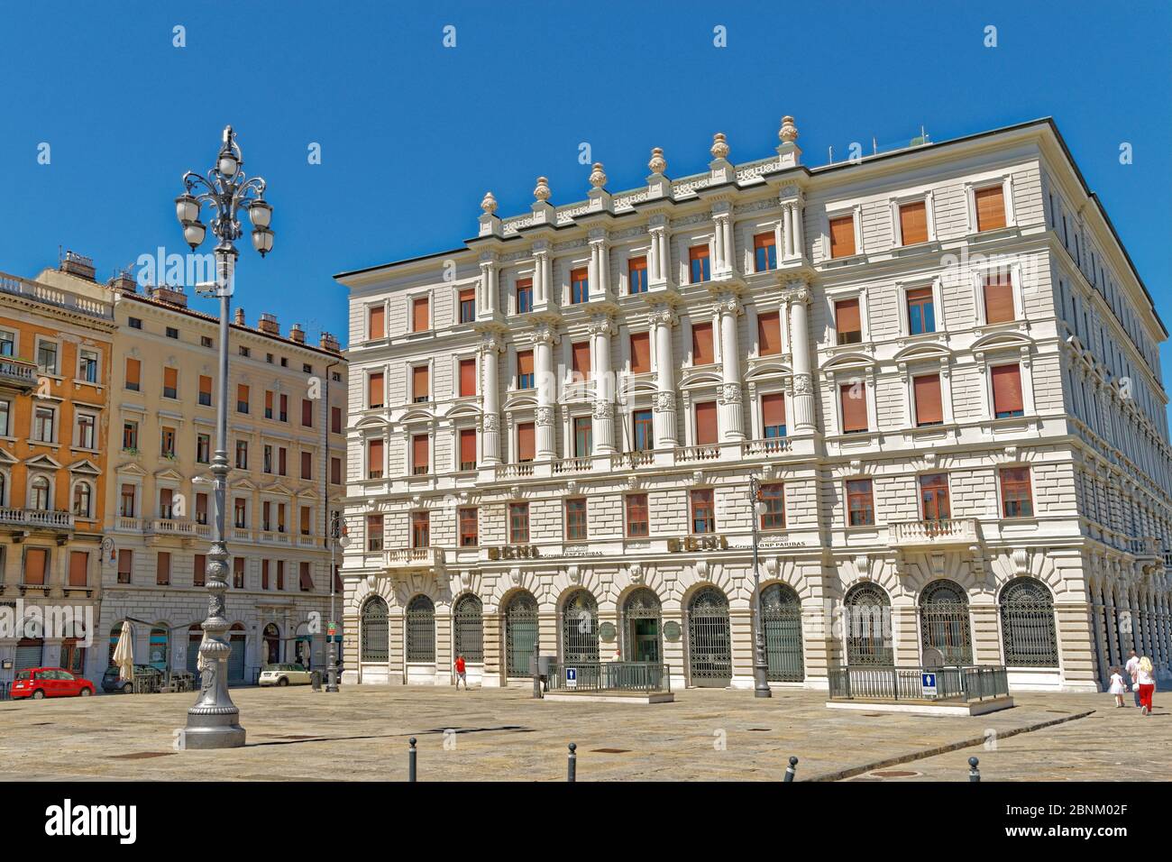 BNL Gruppo BNP Paribas Building, Triest, Italien. Stockfoto BNL Gruppo BNP Paribas Building, Triest, Italien. Stockfoto