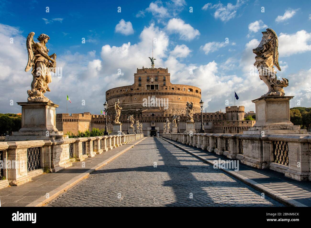 Italien Latium Rom in Lockdown: Ponte Sant'Angelo und Castel Sant'Angelo Credit: Realy Easy Star/Alamy Live News Stockfoto