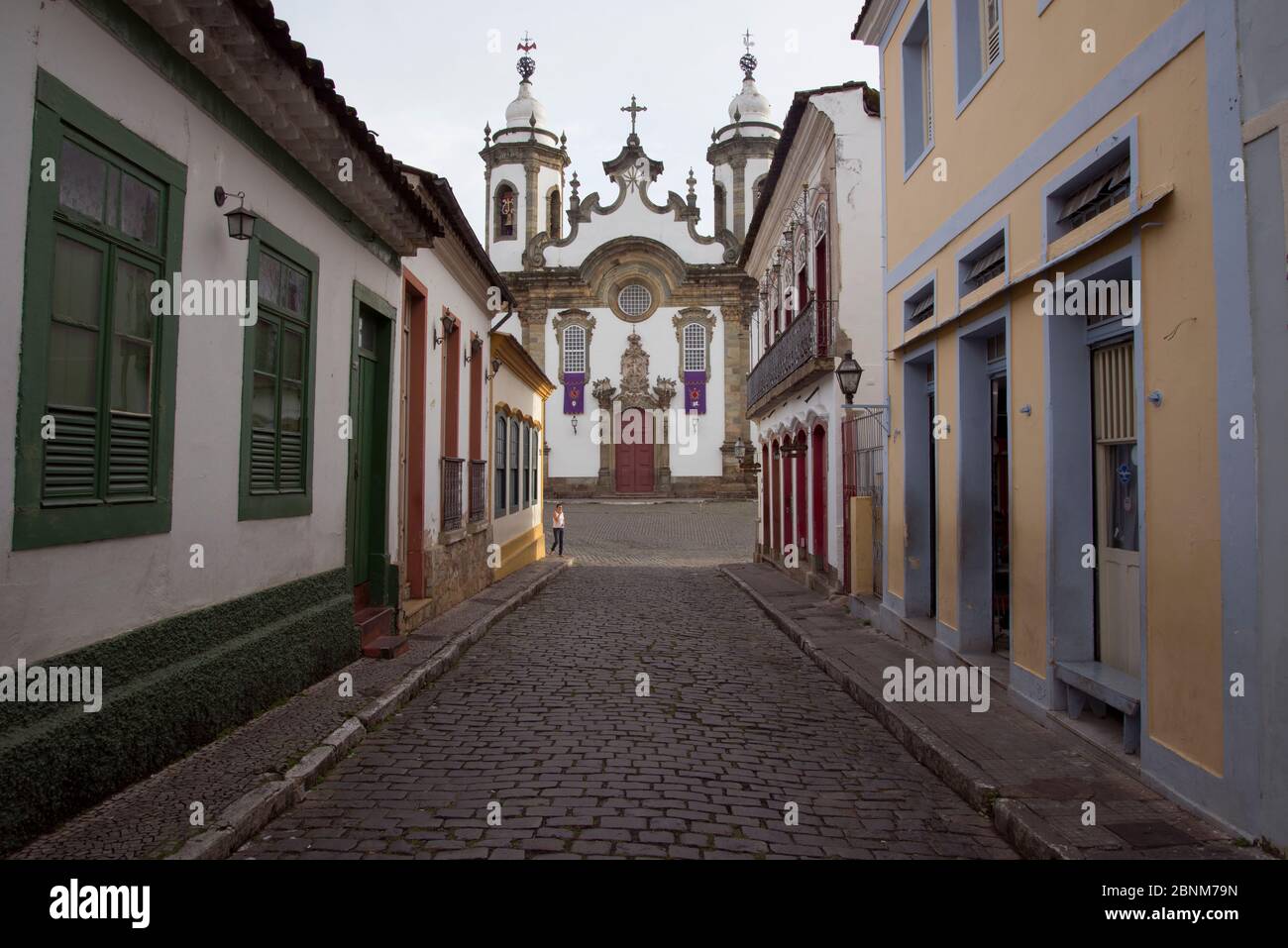 Sao Joao del Rei, Minas Gerais, Brasilien - 05. März 2016: Straße im historischen Zentrum von Sao Joao del Rei, Kolonialstadt des Staates Minas Gerais Stockfoto
