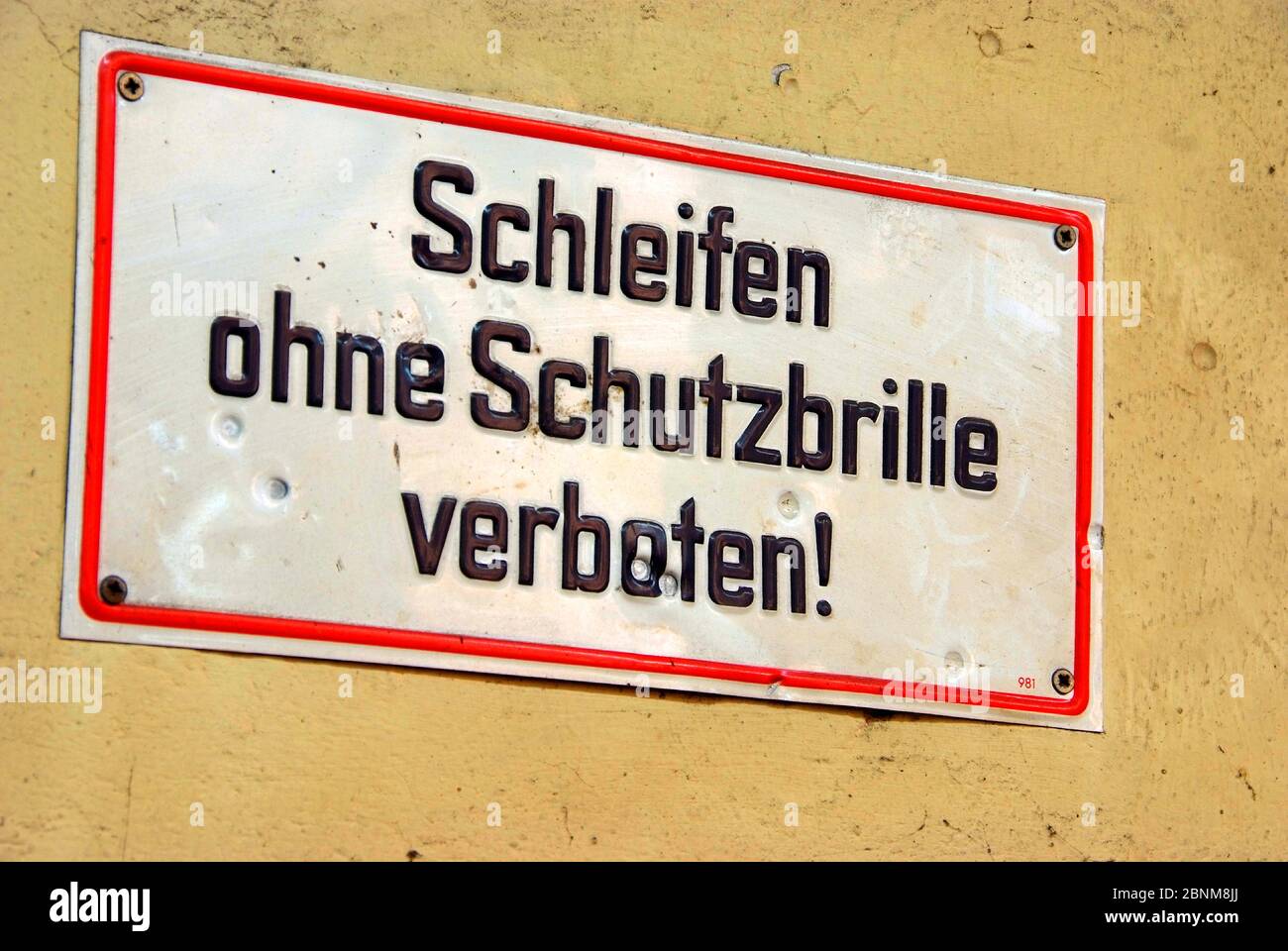 Warnschild Schleifen ohne Schutzbrille verboten Stockfoto