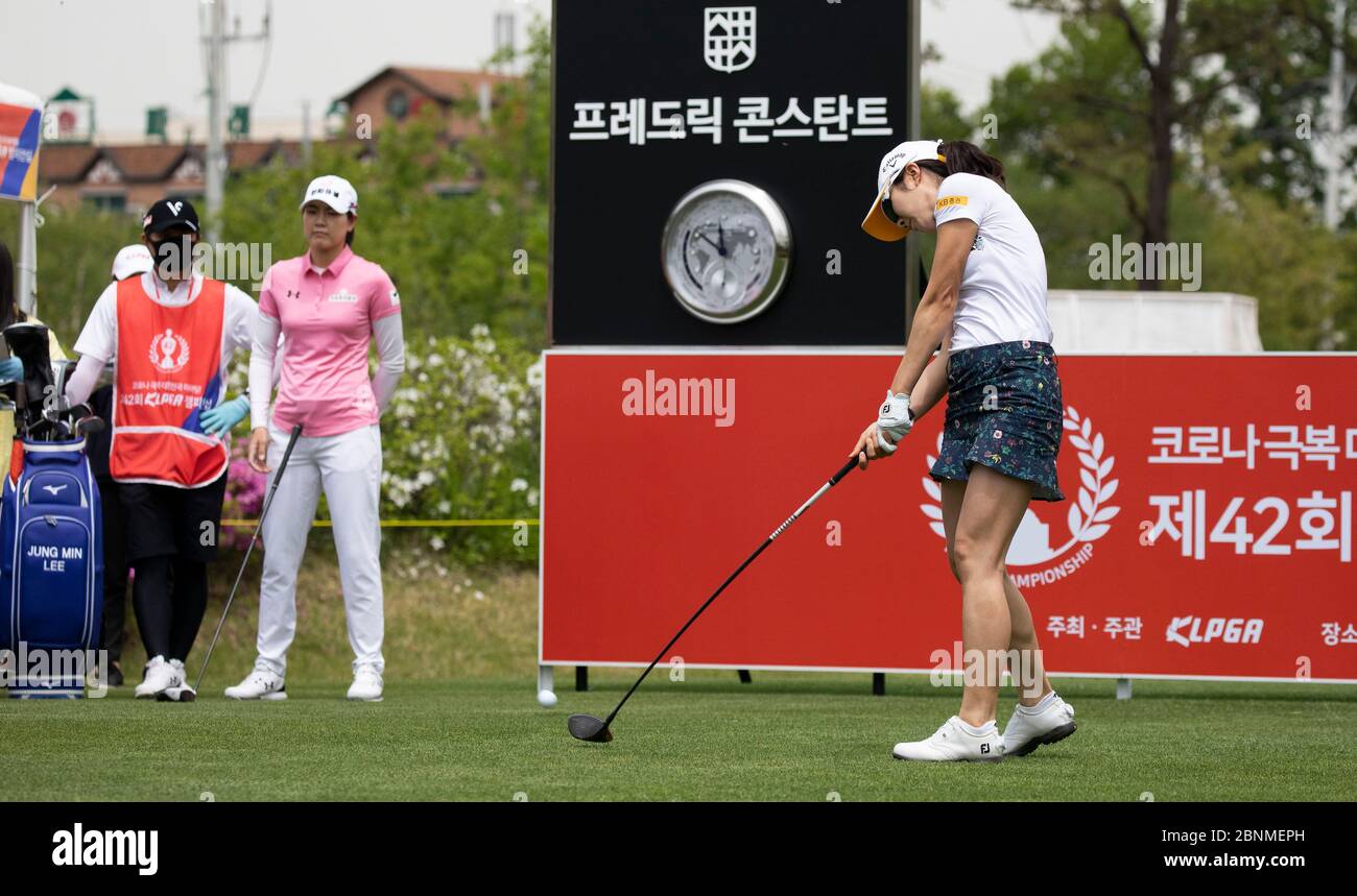 Yangju, Südkorea. Mai 2020. Der südkoreanische Spieler Ahn Song-yi bereitet sich auf den Abschlag auf das 1. Loch während der ersten Runde der 42. KLPGA Championship im Lakewood Country Club in Yangju, Südkorea am 14. Mai 2020 vor. (Foto von Lee Young-ho/Sipa USA) Quelle: SIPA USA/Alamy Live News Stockfoto