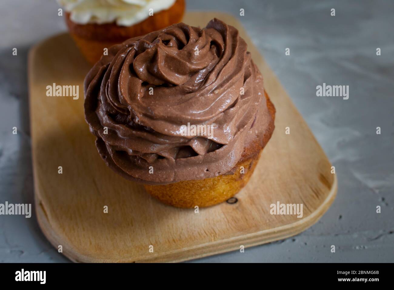 cupcake mit Schokoladenbutter Sahne, glutenfrei Stockfoto