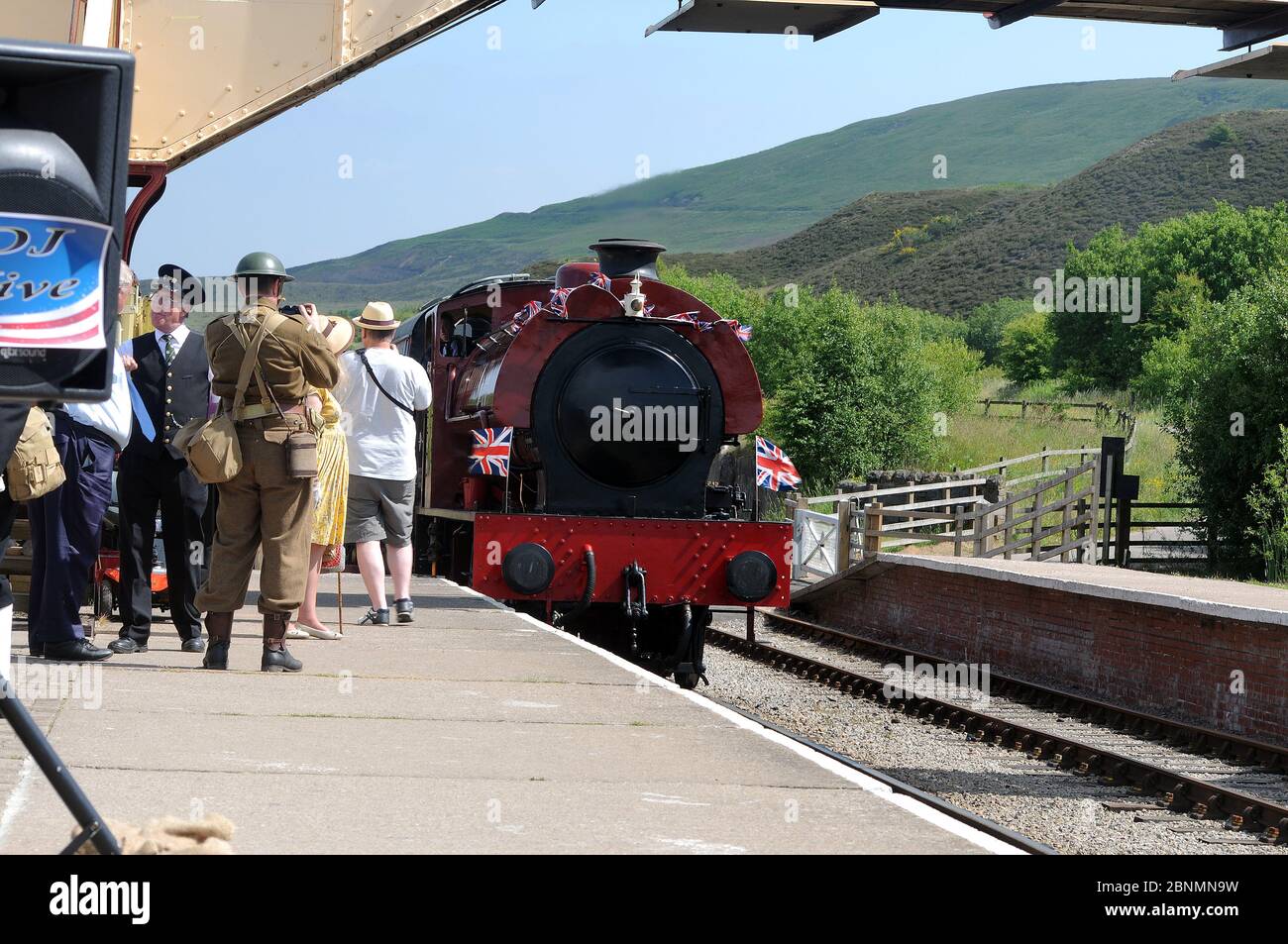 71515 Ankunft am Ofen Sidings mit einem Zug für Whistle Inn. Stockfoto