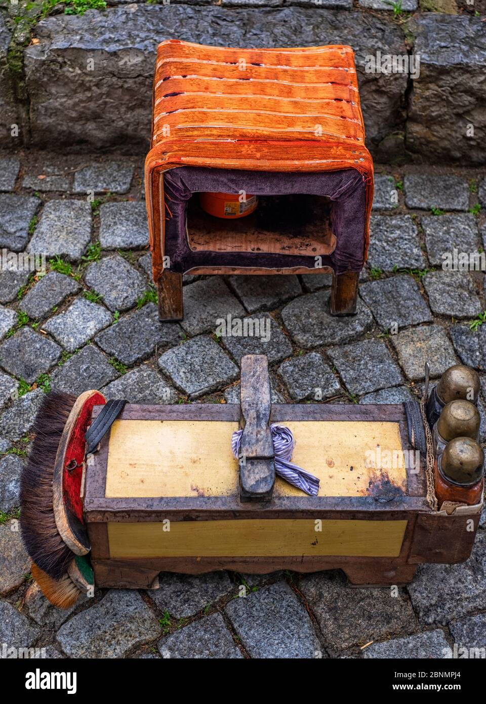 Ein Schuhputzer Stand in Istanbul Stockfoto