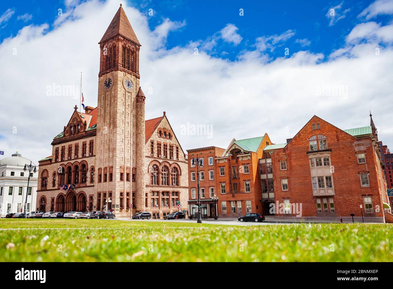 Albany City Hall der Regierungssitz, Blick auf den Rasen, New York, USA Stockfoto