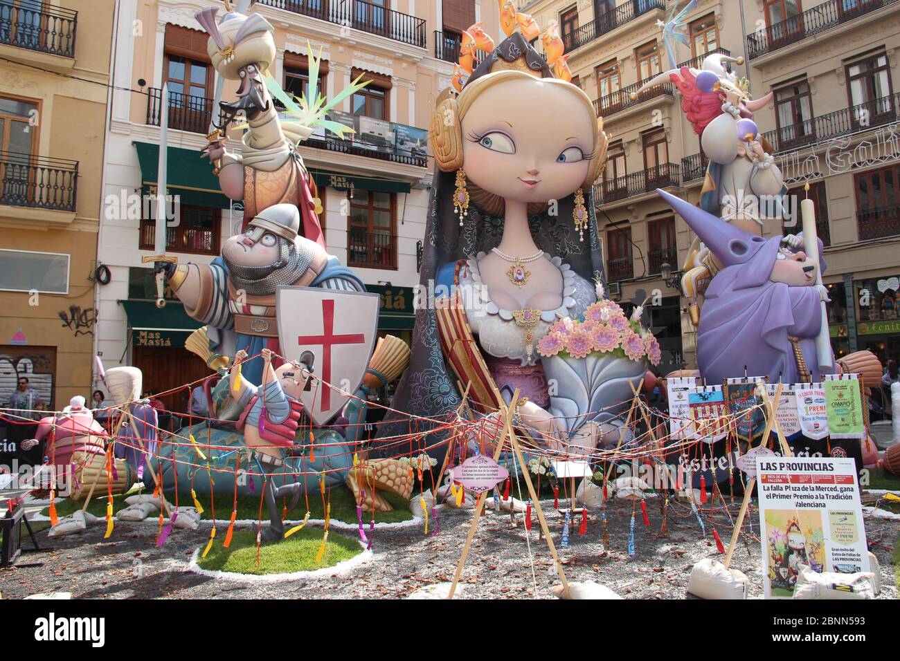 Fallas in Valencia, bevor sie beim jährlichen Las Fallas Festival in Spanien verbrannt werden Stockfoto