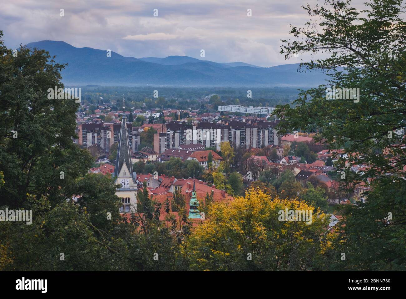 Foto von der Draufsicht von Ljubljana und den Wolken Stockfoto