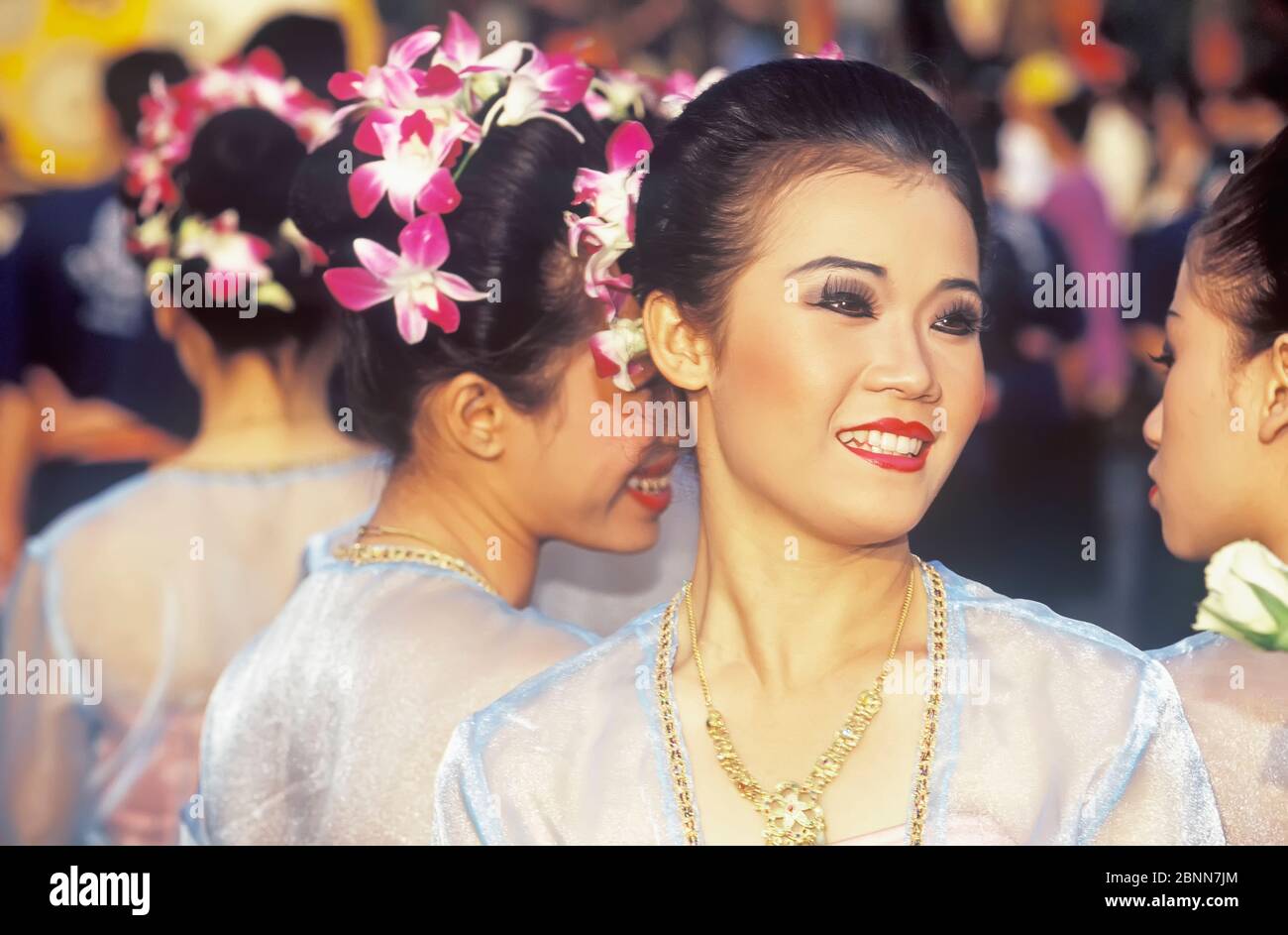 Thai Frauen lächeln, Blumenfest, Chiang Mai, Thailand, Asien Stockfoto