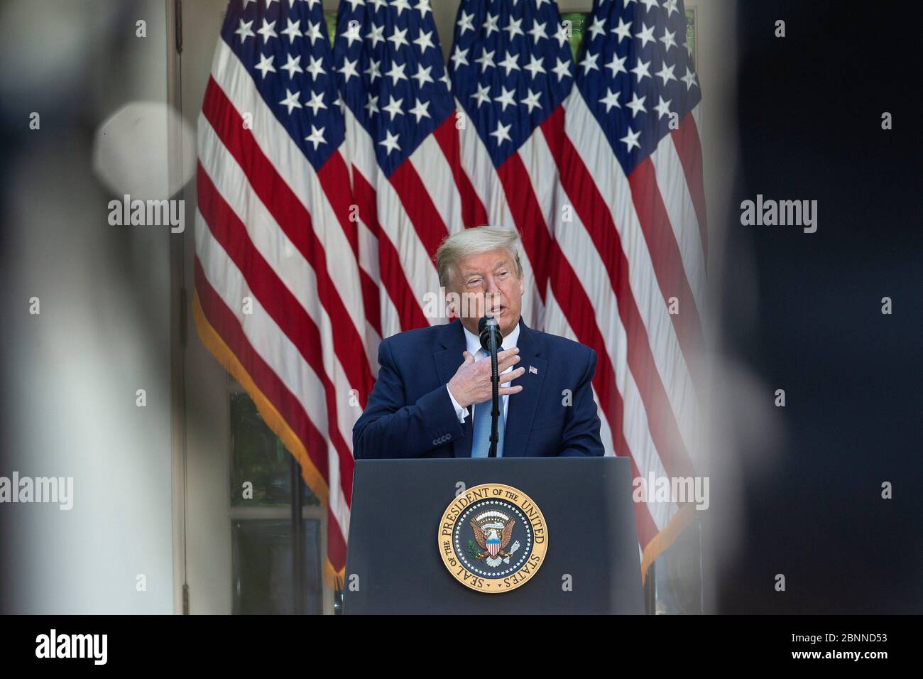 US-Präsident Donald J. Trump hält am Freitag, den 15. Mai 2020, während einer Zeremonie zur Anerkennung des Präsidenten über harte Arbeit, Heroismus und Hoffnung im Rosengarten des Weißen Hauses in Washington, DC, USA, eine Rede. Kredit: Stefani Reynolds/CNP - Nutzung weltweit Stockfoto