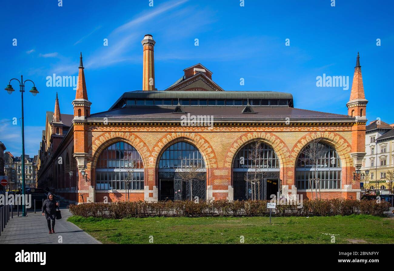 Budapest, Ungarn, März 2020, Blick auf die hinteren Eingänge der zentralen Markthalle Stockfoto