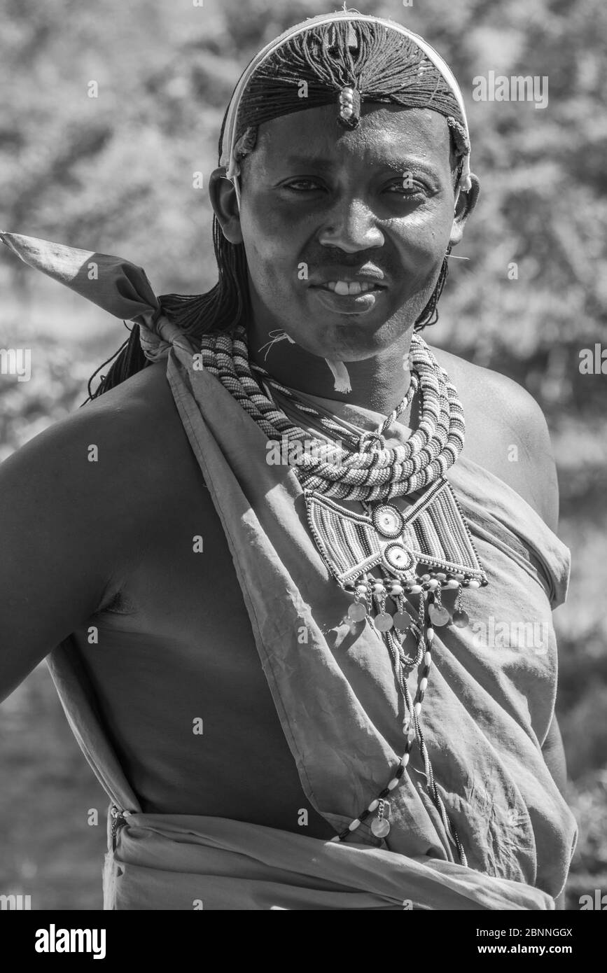 Maasai Mann in traditioneller Kleidung Stockfoto
