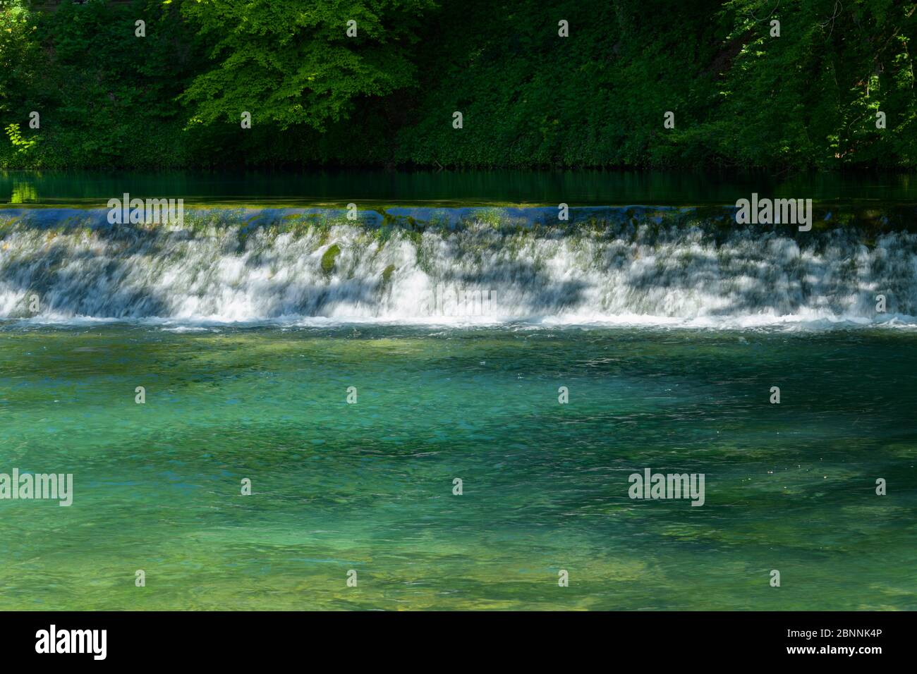 Wasserreiche Quelle des Flusses blau, Blautopf, Blaubeuren, Schwäbische Alb, Baden-Württemberg, Deutschland Stockfoto