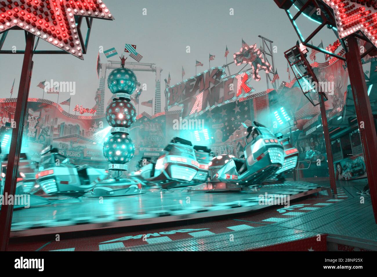 Fun Ride Break Tänzer bei Nacht auf dem oktoberfest, münchen, deutschland Stockfoto