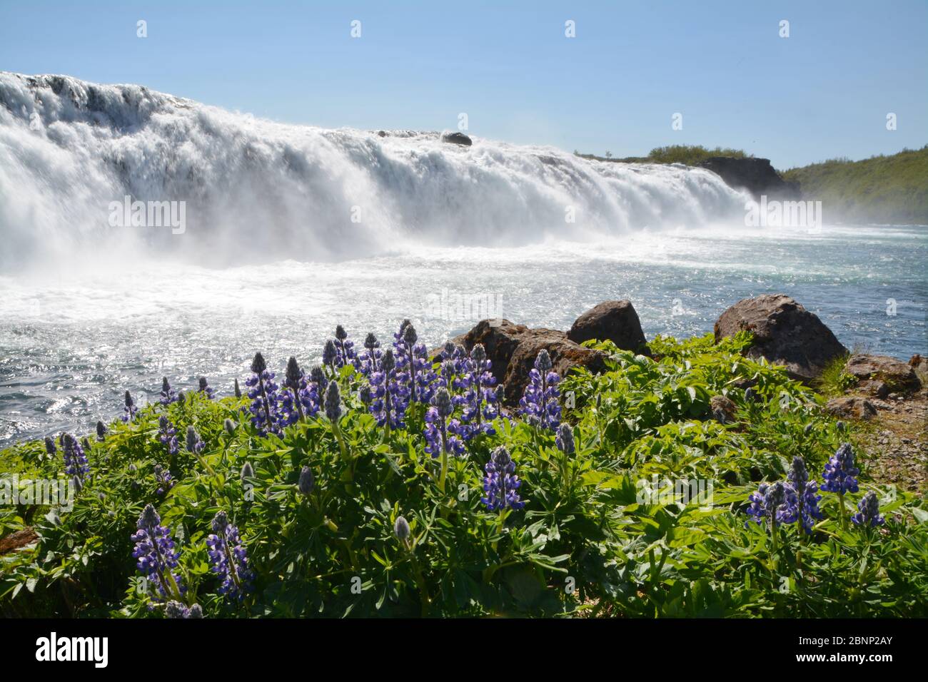 Geheimer Wasserfall auf Island Stockfoto