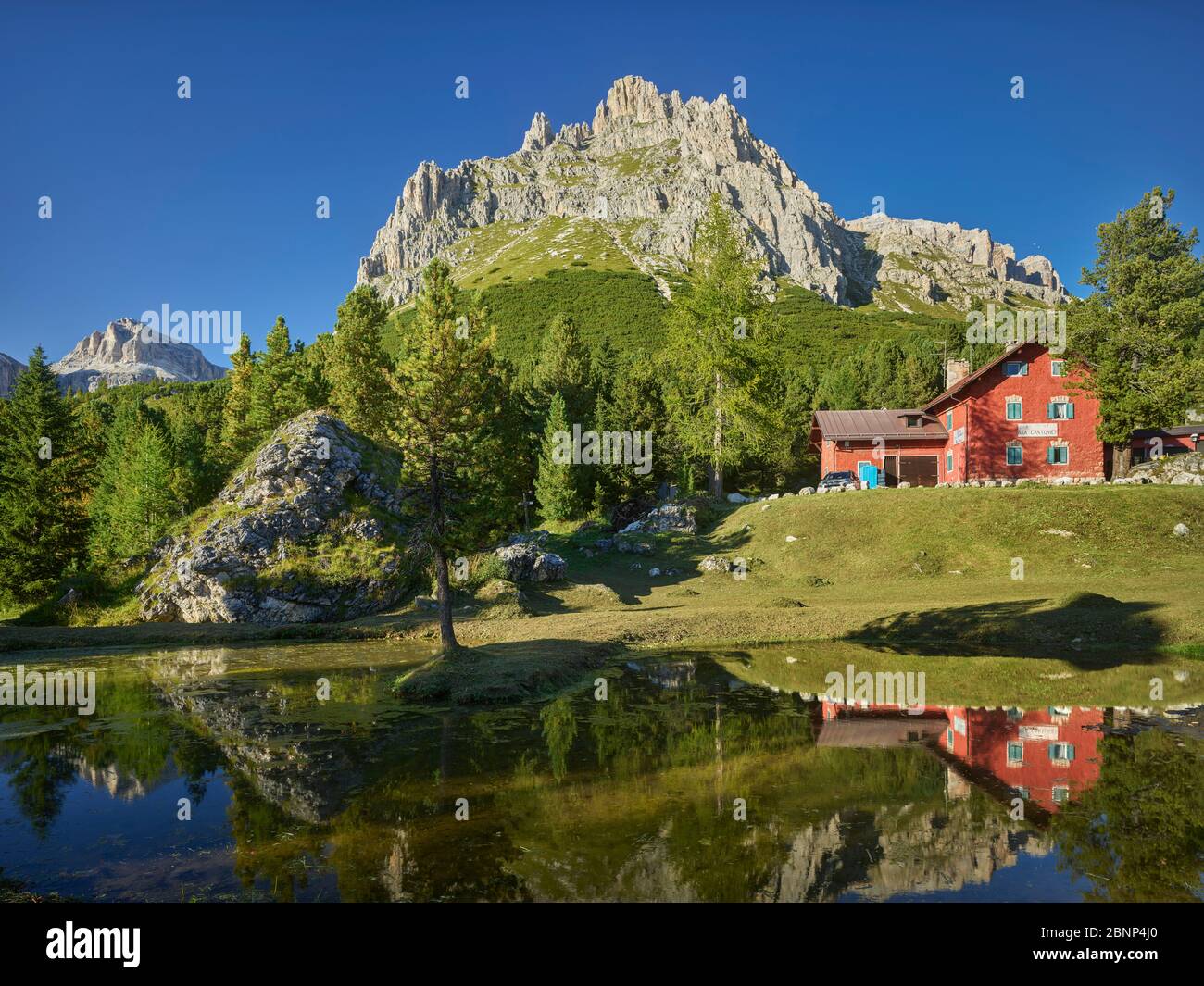 Kleiner See in der Nähe der Passstrasse, Casa Cantoniere, Sella Ronda, Sella Gruppe, Südtirol, Italien Stockfoto