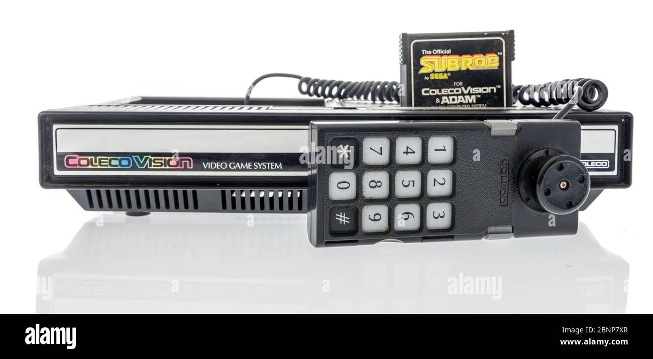 Winneconne, WI - 5. Mai 2020: Ein Paket eines Coleco Vision Videospielsystems auf einem isolierten Hintergrund Stockfoto