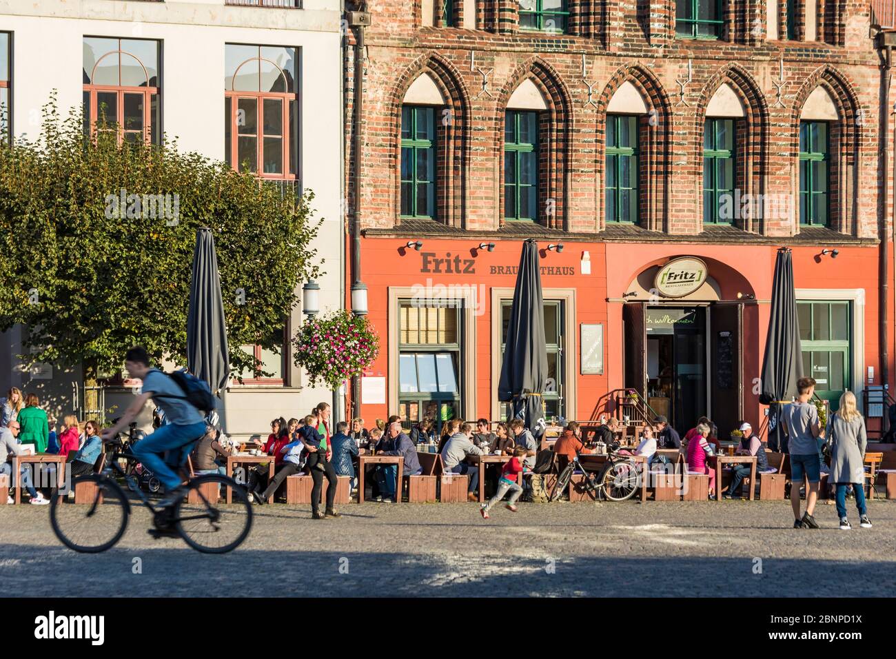 Deutschland, Mecklenburg-Vorpommern, Ostseeküste, Greifswald, Hansestadt, Altstadt, Marktplatz, Restaurant, Fritz Braugasthaus Stockfoto