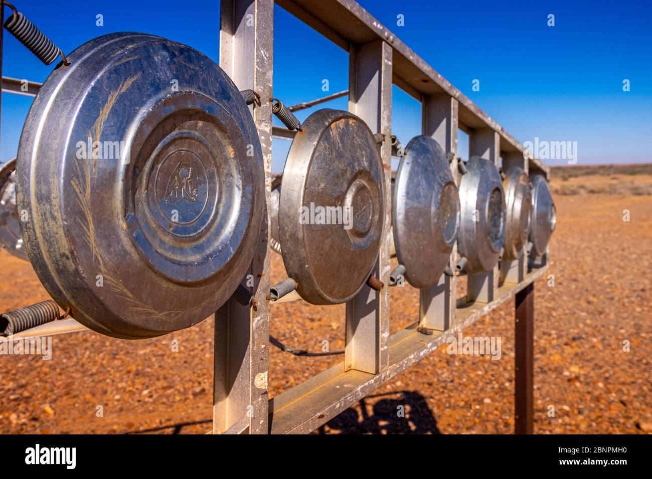 Mutonia Sculpture Park, Alberrie Creek, Oodnadatta Track, Skulpturen und Kunstinstallationen von Robin 'Mutoid' Cooke. Stockfoto
