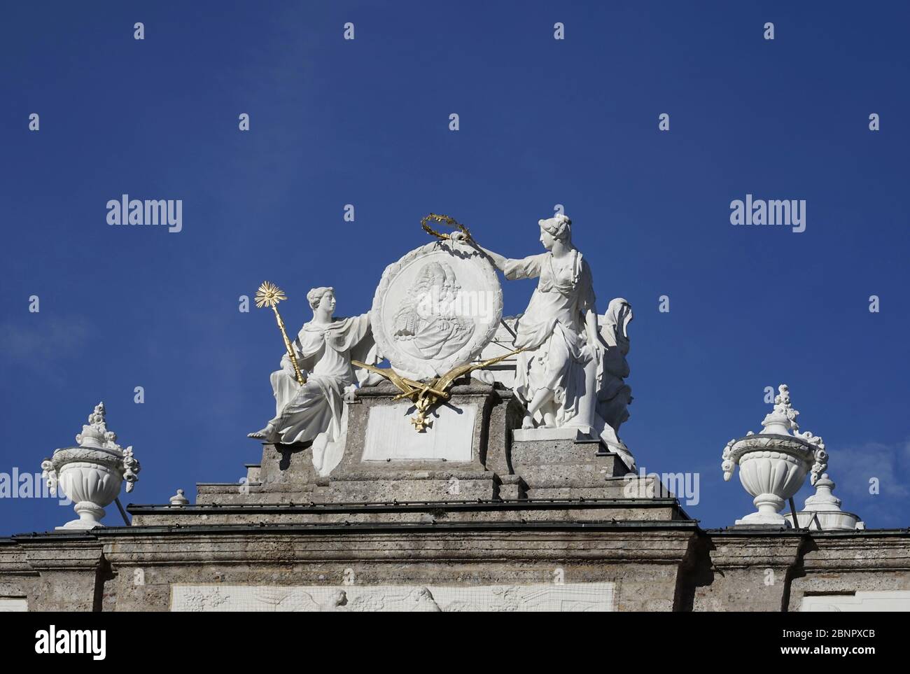 Österreich, Tirol, Innsbruck, Maria-Theresien-Straße, Triumphtor, Statuen, Detail Stockfoto