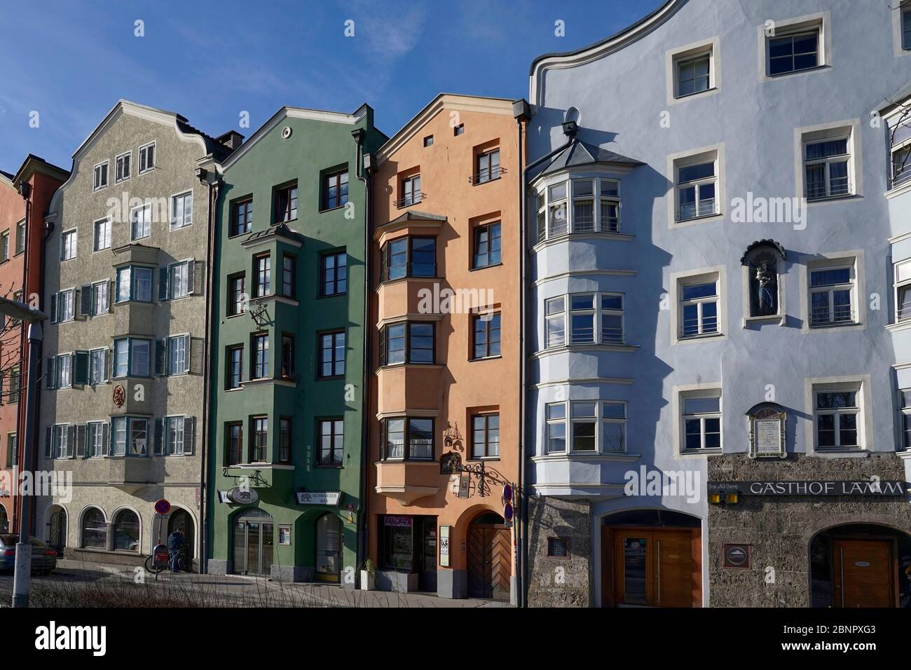 Österreich, Tirol, Innsbruck, Innufer, bunte Häuserzeile, Stadthäuser Stockfoto