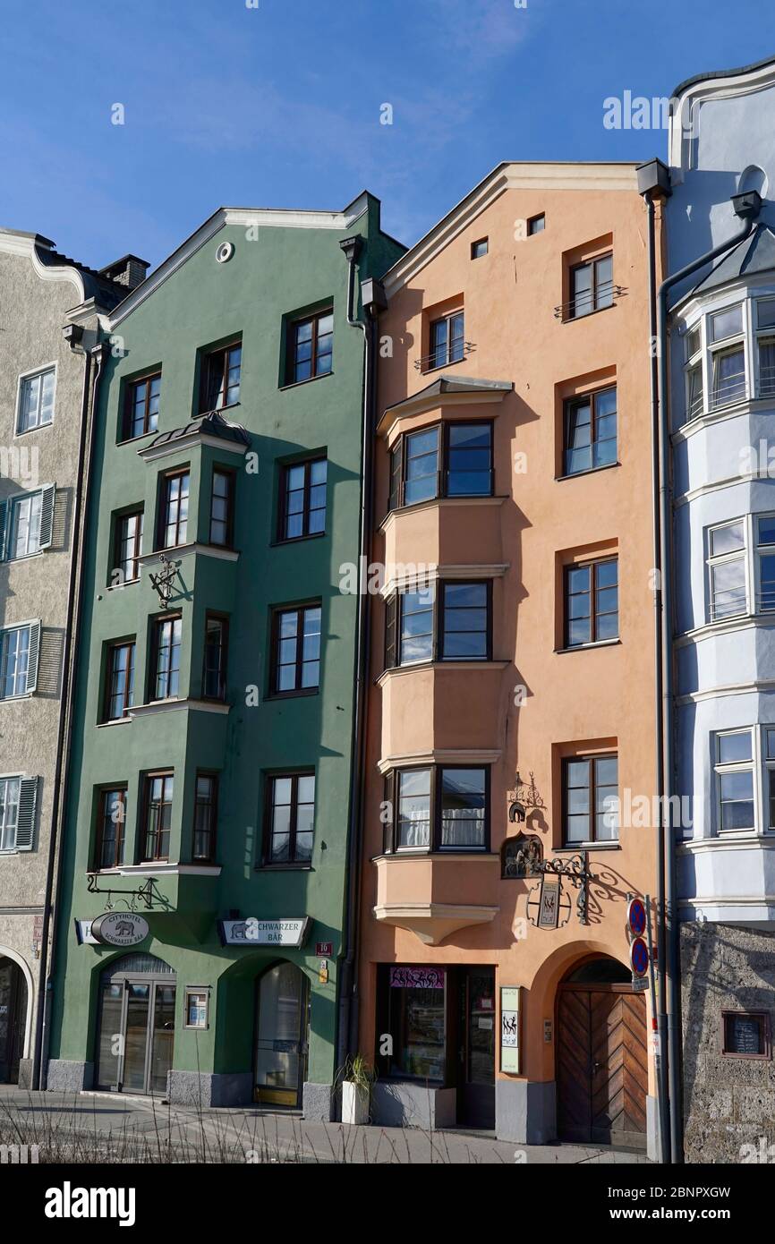 Österreich, Tirol, Innsbruck, Innufer, bunte Häuserzeile, Stadthäuser Stockfoto