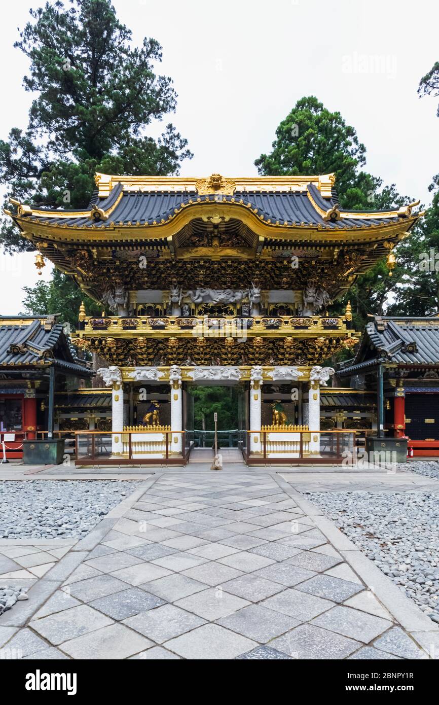 Japan, Honshu, Präfektur Tochigi, Nikko, Toshogu Schrein, Yomeimon Tor Stockfoto