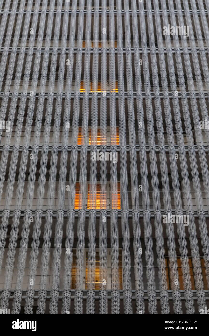 Japan, Honshu, Tokio, Toyosu, Shinonome, Hochhaus Mit Blockdetails Stockfoto