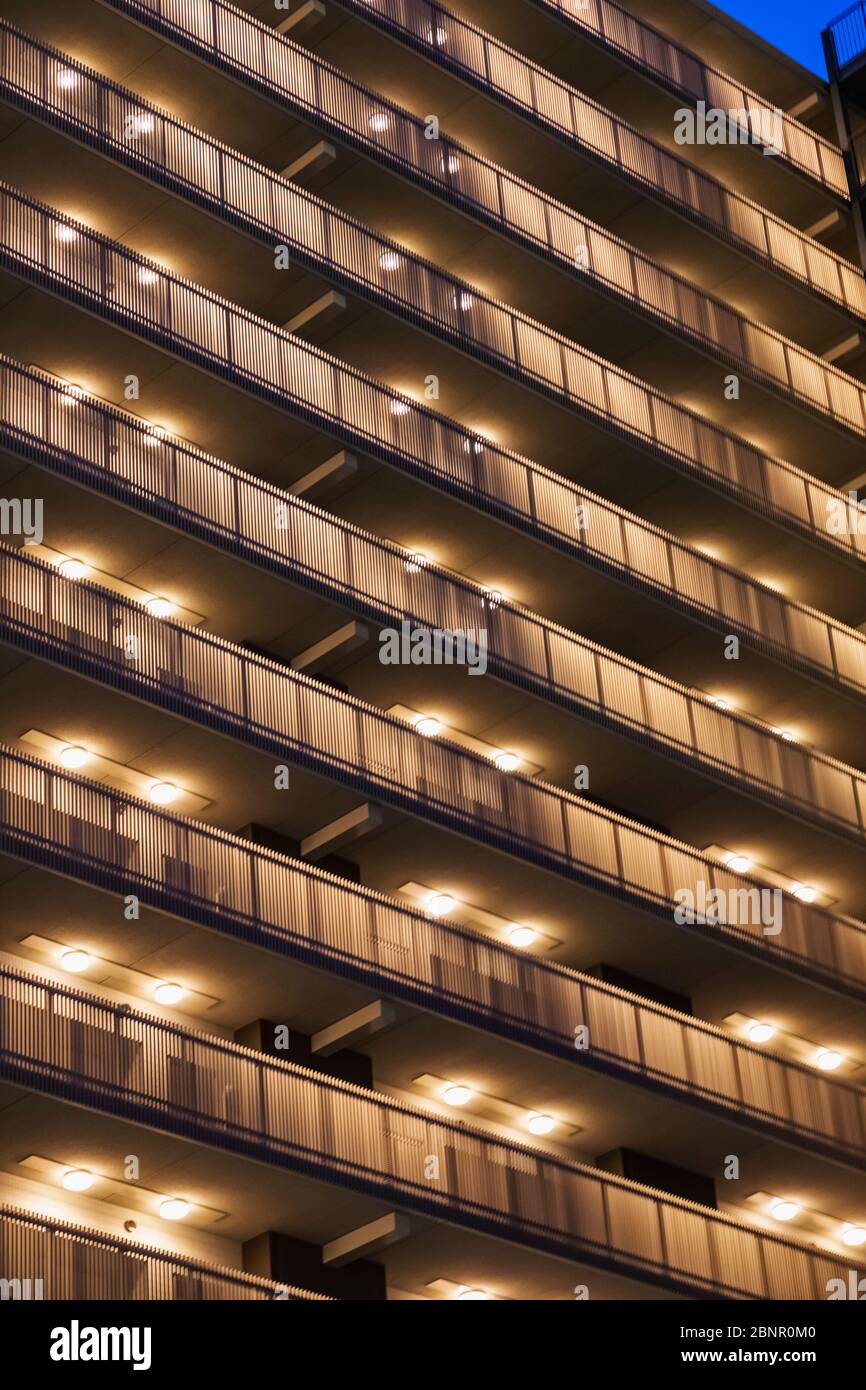 Japan, Honshu, Tokio, Toyosu, Shinonome, Hochhaus Mit Blockdetails Stockfoto