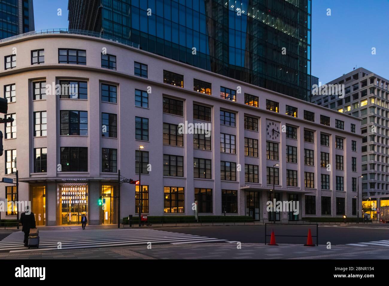 Japan, Honshu, Tokio, Marunouchi, Kitte Building und Tokyo Central Post Office Stockfoto