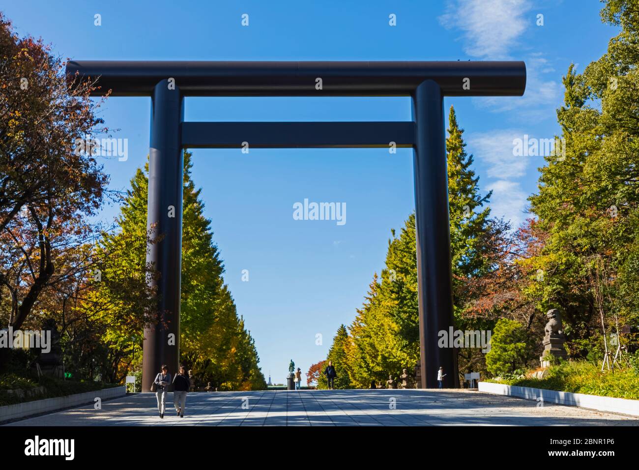 Japan, Honshu, Tokio, Chiyoda-ku, Yasukuni-Schrein, Entrance Gateway Stockfoto