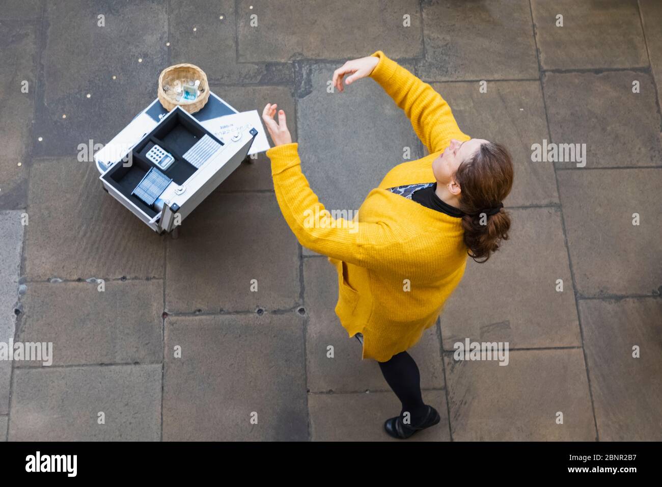 England, London, Covent Garden, Female Opera Singer Busking Stockfoto